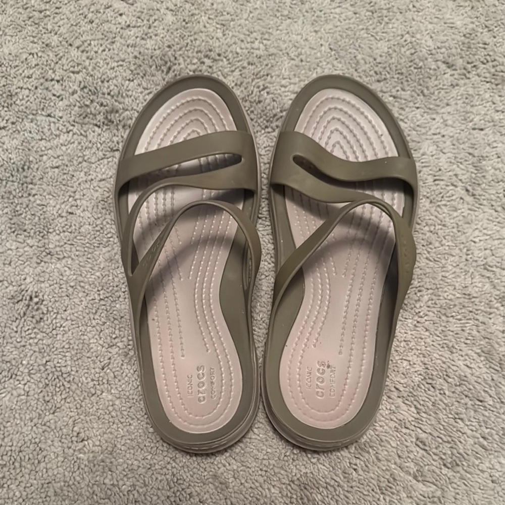 CROCS Green Sandals Lightweight Slip-On Comfort